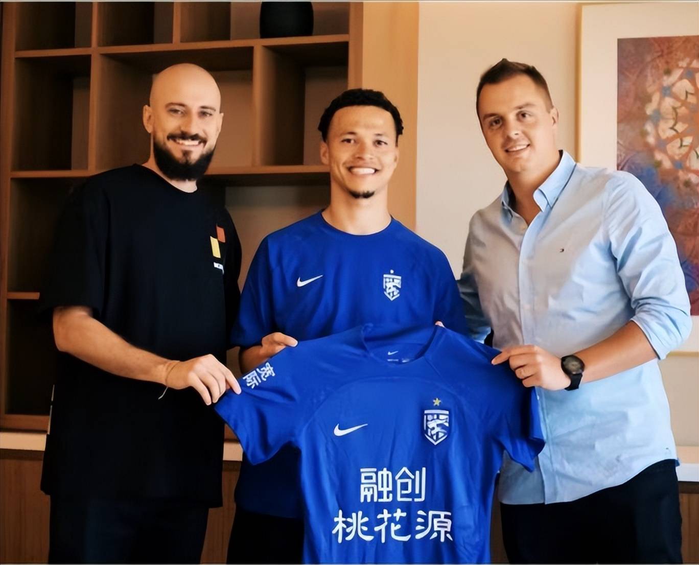 爱游戏-包含加时末段武汉三镇备战英超，强势反弹细节曝光，态度坚定，阵容厚度经受考验的词条